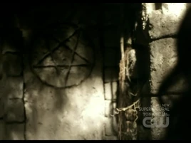 La porta della tomba