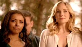 Caroline-bonnie-the-vampire-diaries-8x16