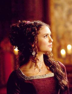 Katherine Pierce, Wiki, ▫Diários de um Vampiro, BR