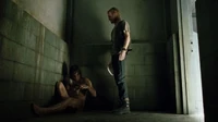 Daryl encerrado en la celda del Santuario.