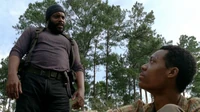 Tyreese tratando de consolar a Noah.