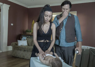 Christian Serratos en el episodio "Lines We Cross" de la Temporada 10