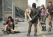 TWD-508-daryl-reedus-maggie-cohan-935