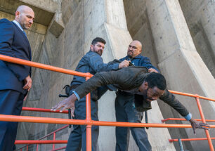 Fear-the-walking-dead-episode-303-victor-domingo-5-935.jpg (236 kB) Colman Domingo en el episodio "Teotwawki" de la Temporada 3