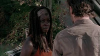 Michonne revelando que sabia sobre las alucinaciones de Rick y que ella hablaba con su novio muerto.