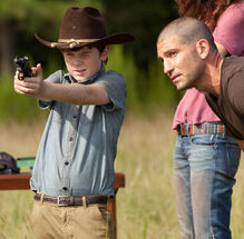 Chandler Riggs en el episodio "Secrets" de la Temporada 2