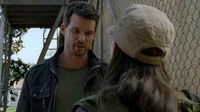Spencer sorprendido por la actitud de Rosita.