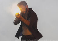 ¨Shane¨ abriendo fuego contra Rick y su grupo.