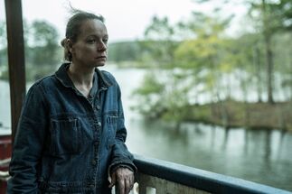 Samantha Morton en el episodio "Dee" de la temporada 1 de Tales of TWD.