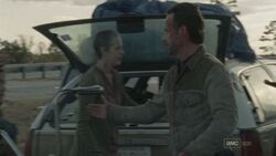 Rick y Daryl (en la moto) reencontrándose.