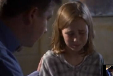 Madison Lintz como Natalie en It's Supernatural