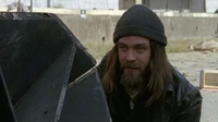 Jesus viendo a Carl alejarse en el camión de los Salvadores.