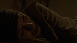 Tammy confesándole a su esposo que solo quería dormir.