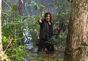 Norman Reedus en el episodio "Dead or Alive Or" de la Temporada 8