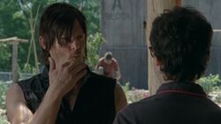 Daryl cumpliendo el deseo de uno de sus fans.