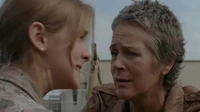 Carol diciéndole a Lizzie que debía ser fuerte.