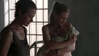 Carol y Beth cuidando de Judith