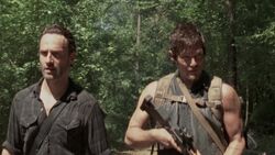 Rick agradeciendole a Daryl haberse puesto en su lugar mientras el no estaba.