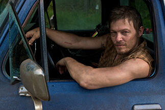 Norman Reedus en el episodio "Wildfire" de la Temporada 1