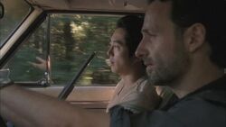 Rick y Glenn camino a buscar a Hershel.