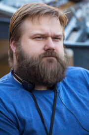 Executive-Producer-Robert-Kirkman-FTWD- -Season-1-Episode-1- -BTS-Photo-Credit-Justin-Lubin-AMC