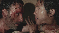 Rick atacando a Glenn por su furia.