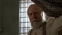 Hershel despertando a Rick para que lo ayude en la granja.