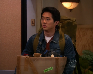 Steven Yeun como Sebastián en The Big Bang Teory