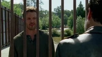 Spencer recibiendo a los Salvadores, curioso por saber quien era Negan.