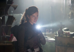 Christian Serratos en el episodio "Twice As Far" de la Temporada 6