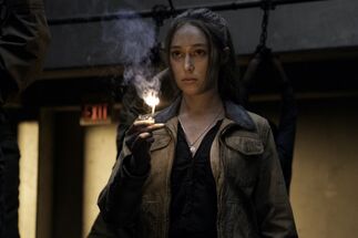 Alycia Debnam-Carey en el episodio "The Holding" de la Temporada 6