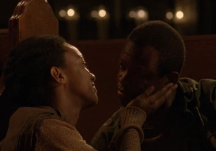Lawrence Gilliard Jr. en el episodio Strangers de la Temporada 5