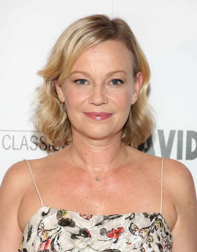 Pictures samantha mathis Best photos