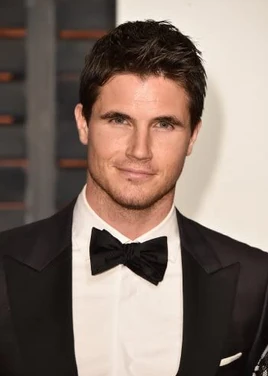 Robbie Amell