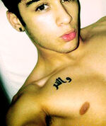 Zayn-malik-arabic-chest-tattoo1