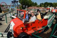 Mark Moraghan (Mitte) auf Winston's Whistle-Stop Tour in Drayton Manor