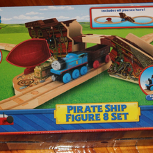 thomas pirate ship figure 8 set