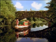 El puente reutilizado como un puente sobre un canal en Las Vacaciones de Sir Topham Hatt