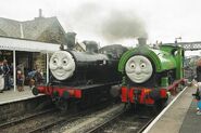 Jinty junto con Percy en el Ferrocarril de Vapor Embsay y Bolton Abbey