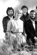 Mike con Britt Allcroft, Junior Campbell y Ringo Starr en 1983