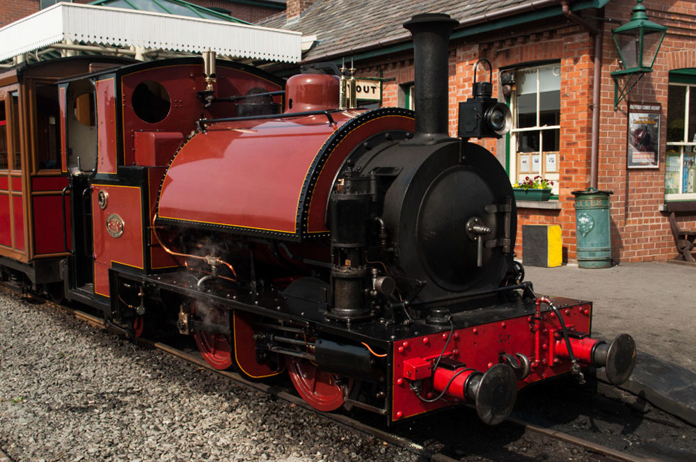 Un antiguo ferrocarril Midland 4-4-0, compuesto de tres cilindros