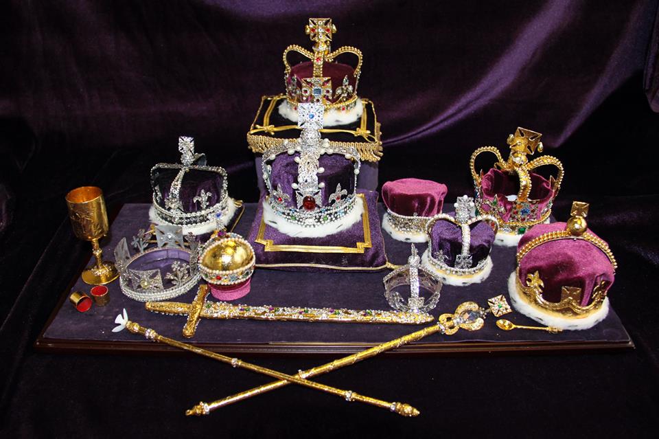 inside tower of london crown jewels