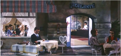 Customers Atalante Resteurant outside