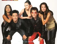 Thiên Kim, Thế Sơn, Như Quỳnh, Don Hồ, Lưu Bích chụp hình trong tiết mục Ước Vọng Tương Lai