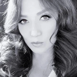 LamThuyVan-FBProfilePicture2022