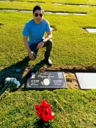 Thế Sơn viếng thăm phần mộ nữ ca sĩ Ngọc Lan