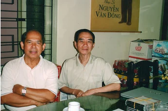 Tô Văn Lai và nhạc sĩ Nguyễn Văn Đông vào năm 2006