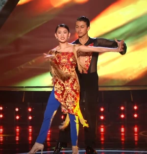 Bộ trang phục thứ 4 của Hoàng Mỹ An trên sân khấu Paris By Night