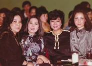 Nguyễn Thị Thúy, Phương Dung, Thanh Lan (chủ trung tâm băng nhạc Thanh Lan) và Lưu Hồng trong đêm ra mắt chương trình Paris By Night 1 tại vũ trường Tự Do tại California