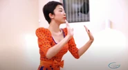 Tóc Tiên tập dượt cho phần trình diễn nhạc phẩm Đón Xuân